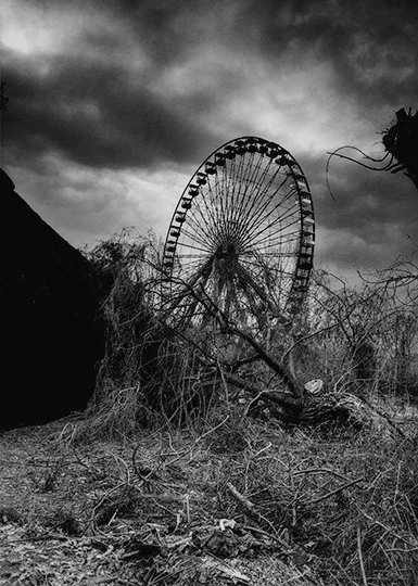 Pariserhjul under en skyet himmel i Spreepark