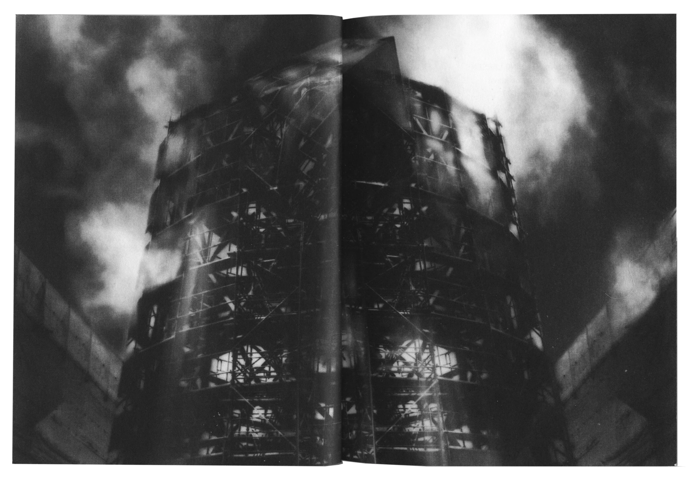 Katalogopslag med Fie Johansens fotografi af Rotunden